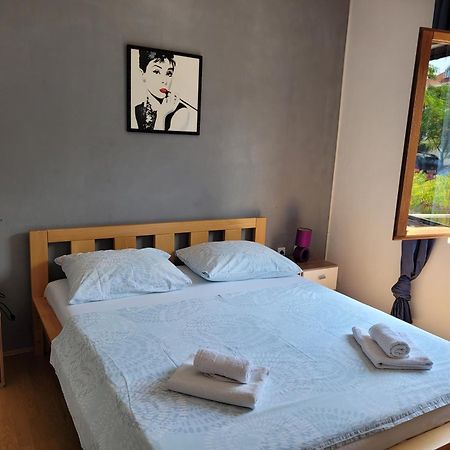 Apartmani Vini 赫瓦尔 外观 照片